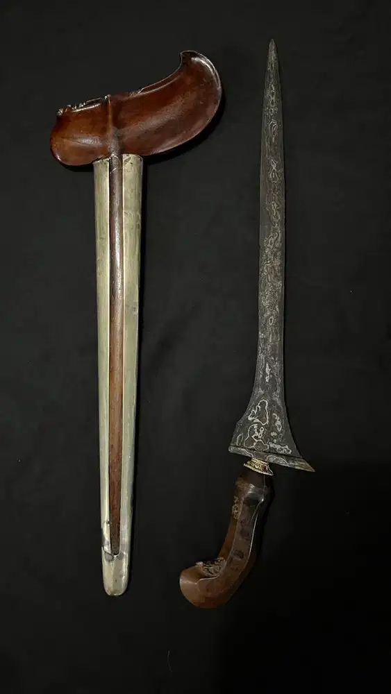 Dimaharkan Keris Brojol