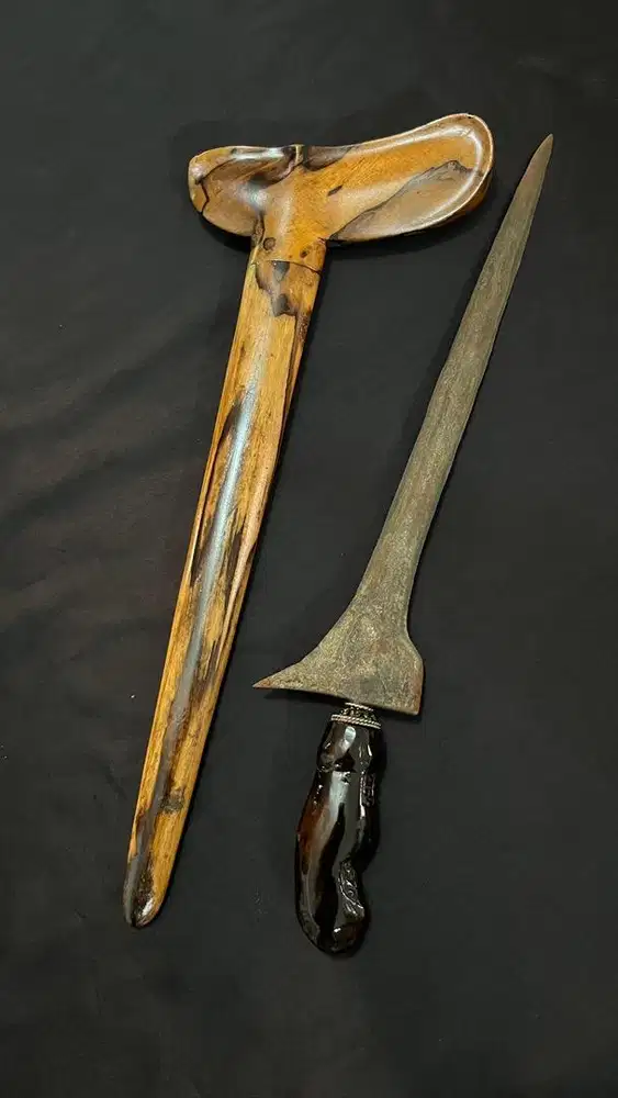Dimaharkan Keris Brojol