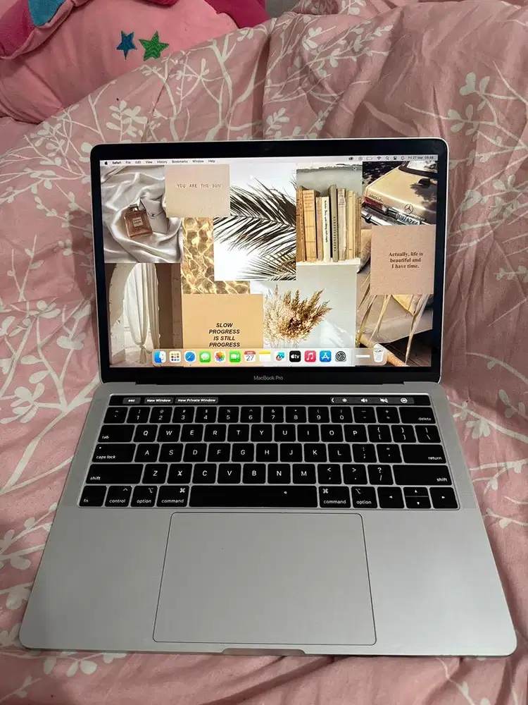 Macbook pro 2019 touchbar 8/256gb