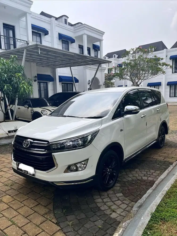 Toyota Innova Venturer AT 2017 Bensin