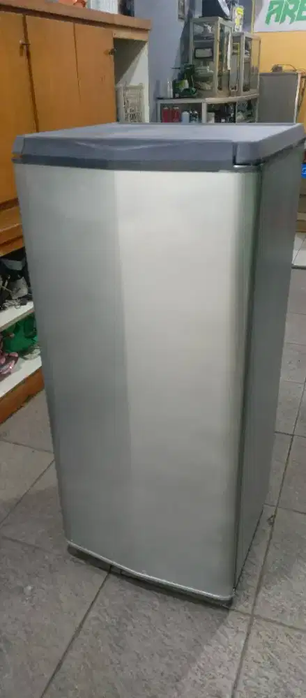 Unit kulkas type 1pintu merk Aqua dingin bagus