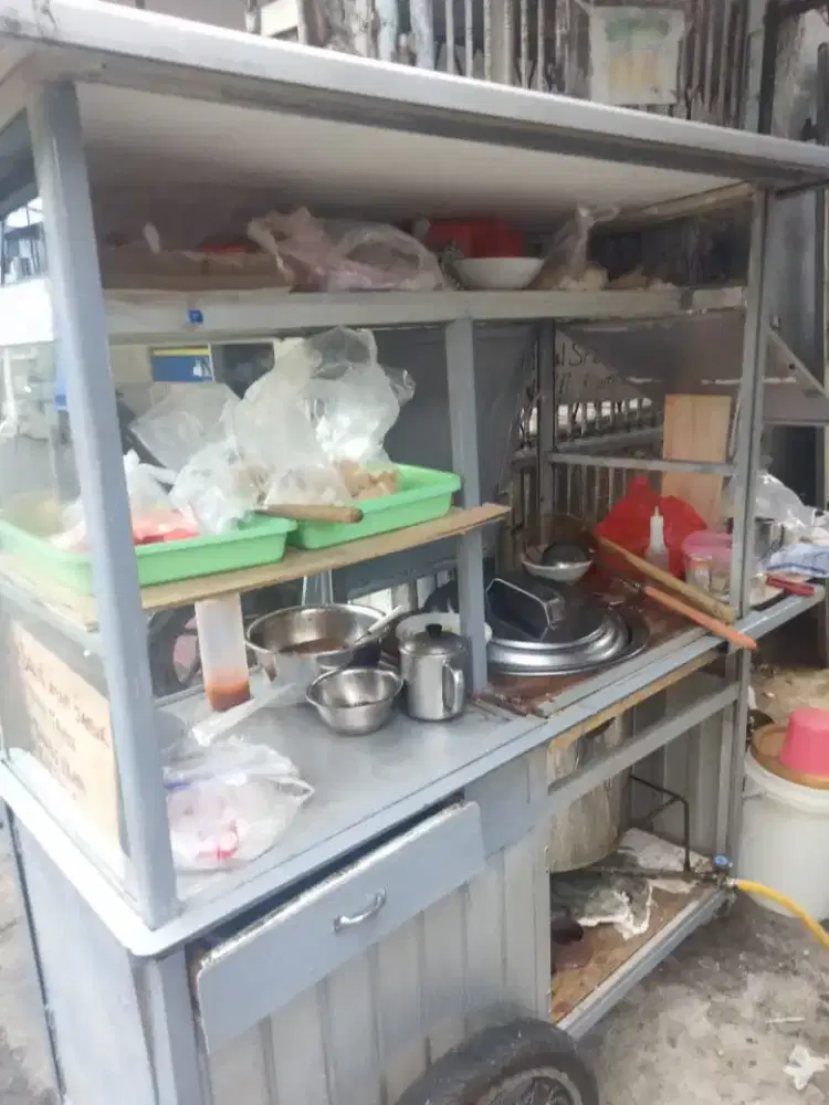 Gerobak jualan mie baso