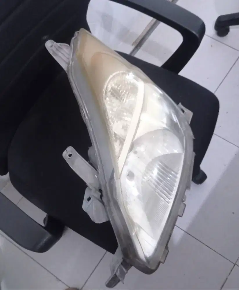 Lampu depan Avanza tahun 2014