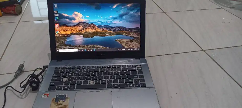 Laptop Asus X441BA-GA442T dari tahun 2022