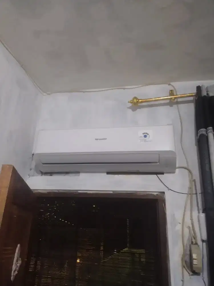 Jual AC Sharp 1/2 pak kondisi masih bagus