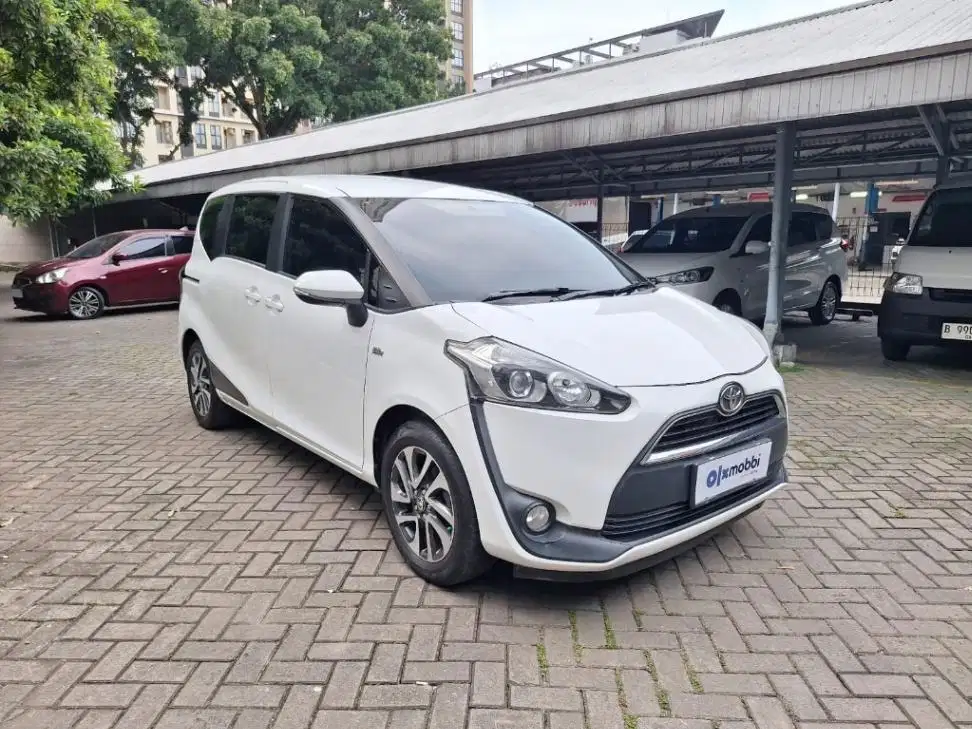 DP Murah Toyota Sienta 1.5 V Bensin-MT 2018 CTYKB