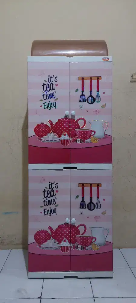 LEMARI RAK PIRING MERK NAIBA MASIH BAGUS