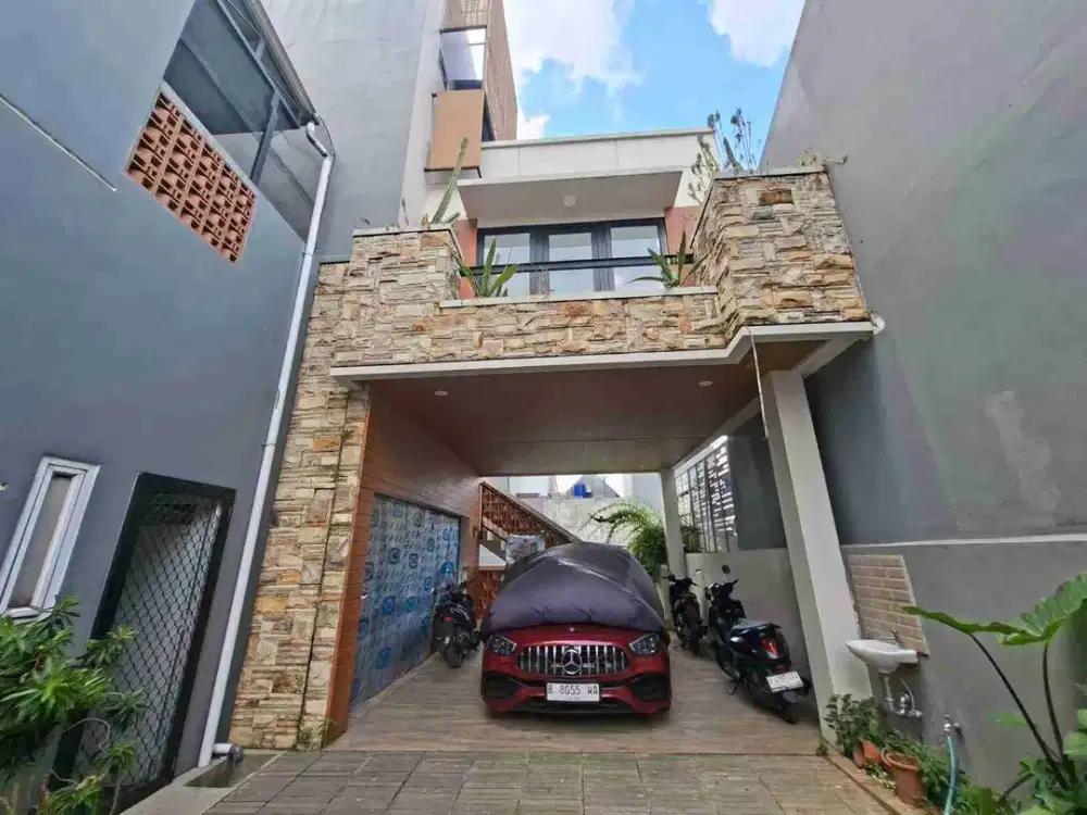 di jual rumah mewah 4 lantai lokasi strategis di jalan raya utama jagakarsa