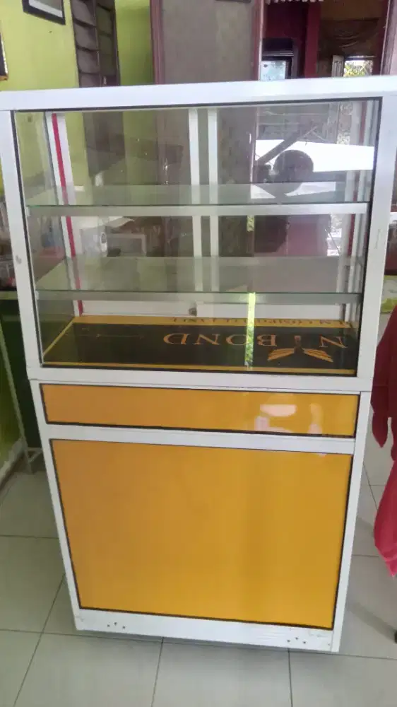 Etalase kaca aluminium pvc siap pakai nego cod rungkut gan