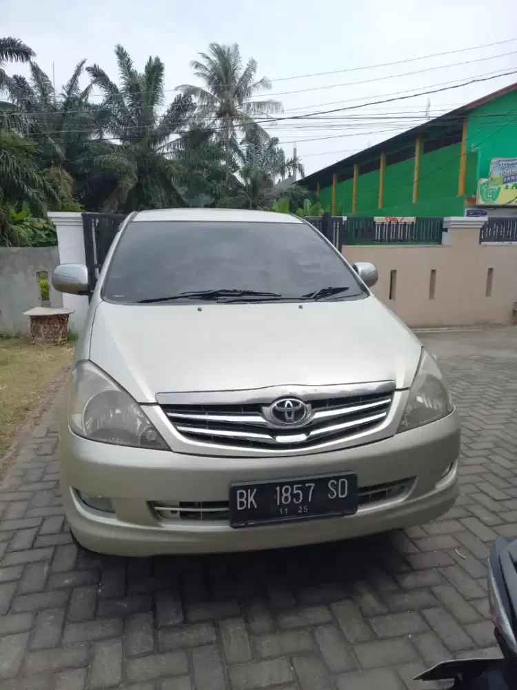 Kijang inovva 2004