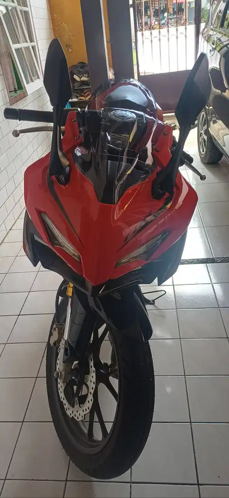 Di jual CBR 150R tahun 2021