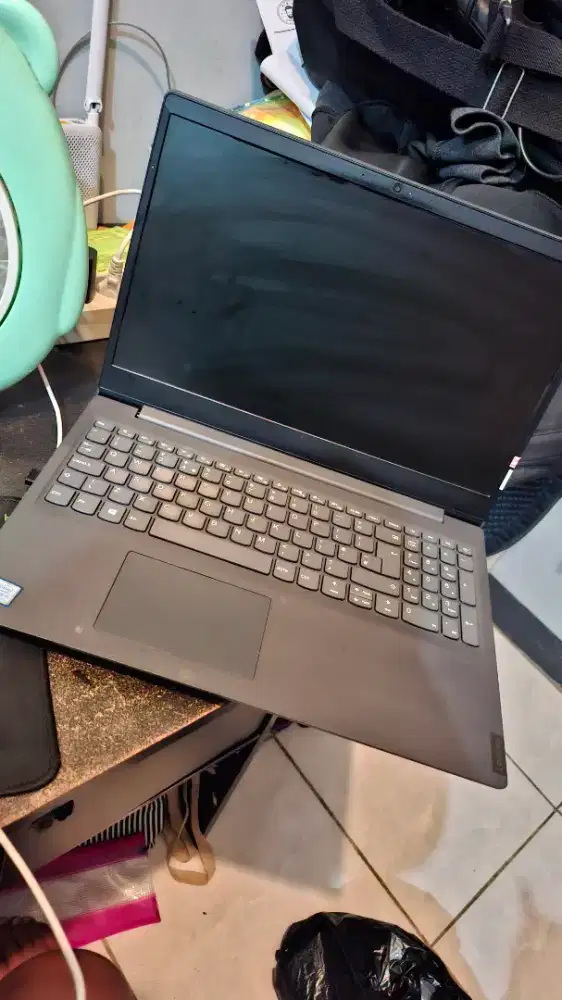 Laptop Lenovo V15 IWL second