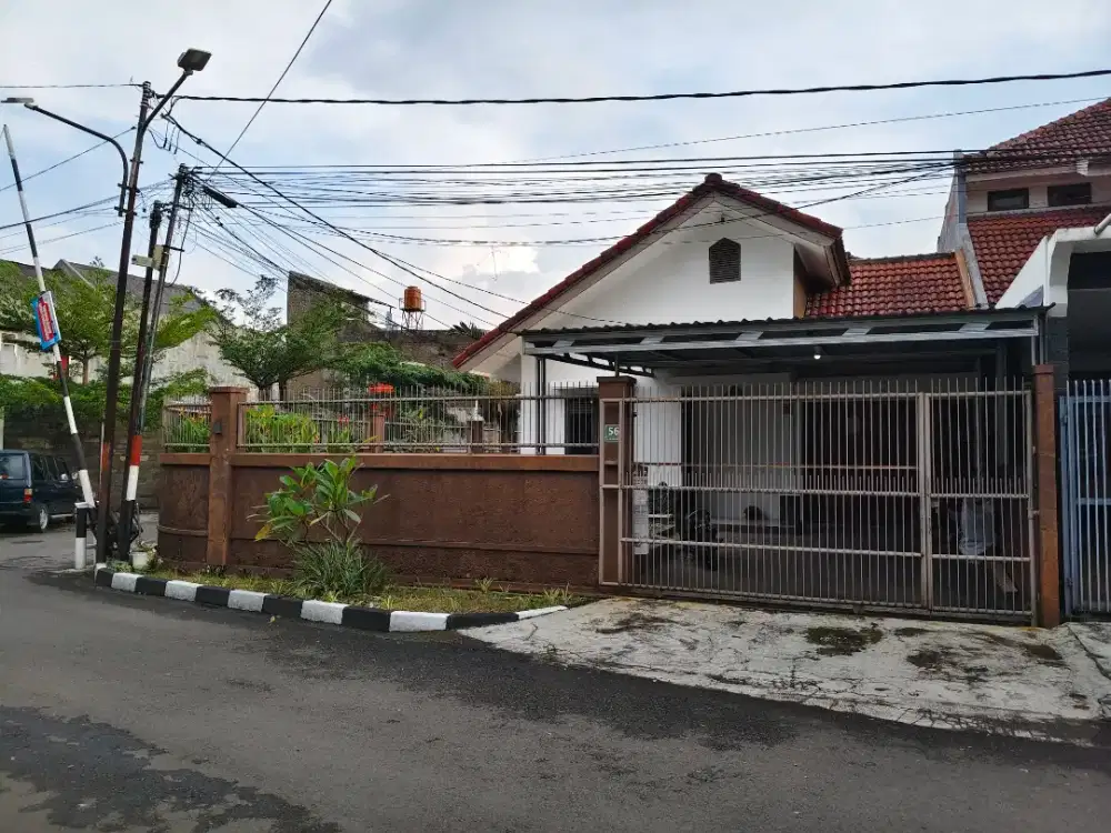 FOR RENT – Rumah Hook Asri & Nyaman di Antapani Bandung