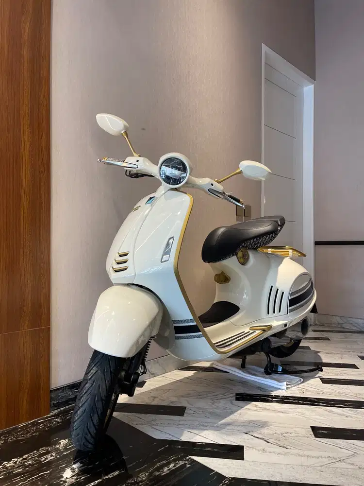 2022 vespa x crhistian dior sudah digital display odo masih 3 km