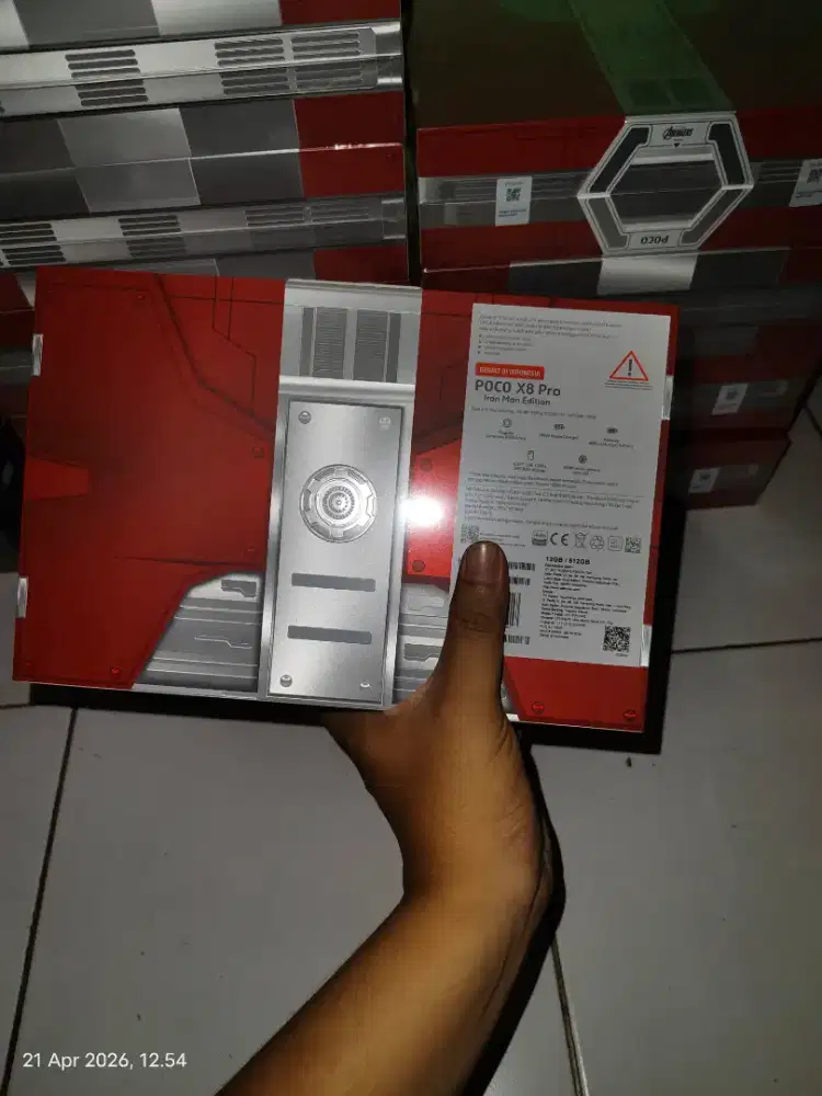 poco X8 pro 12/512 iron man