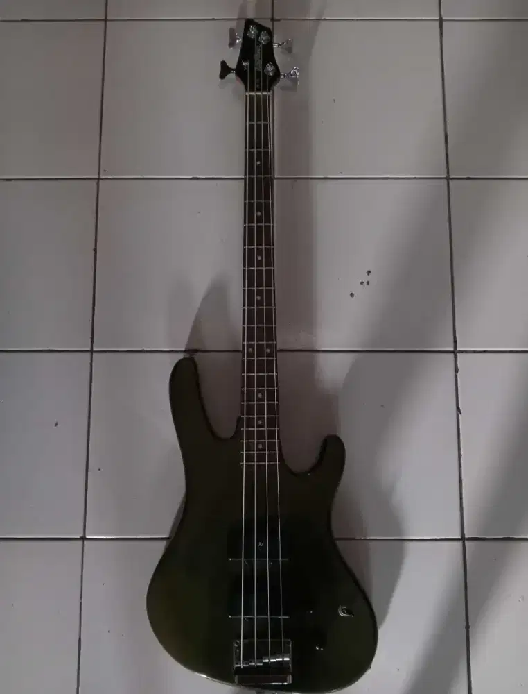 Bass merk washburn XB120 asli original MIK