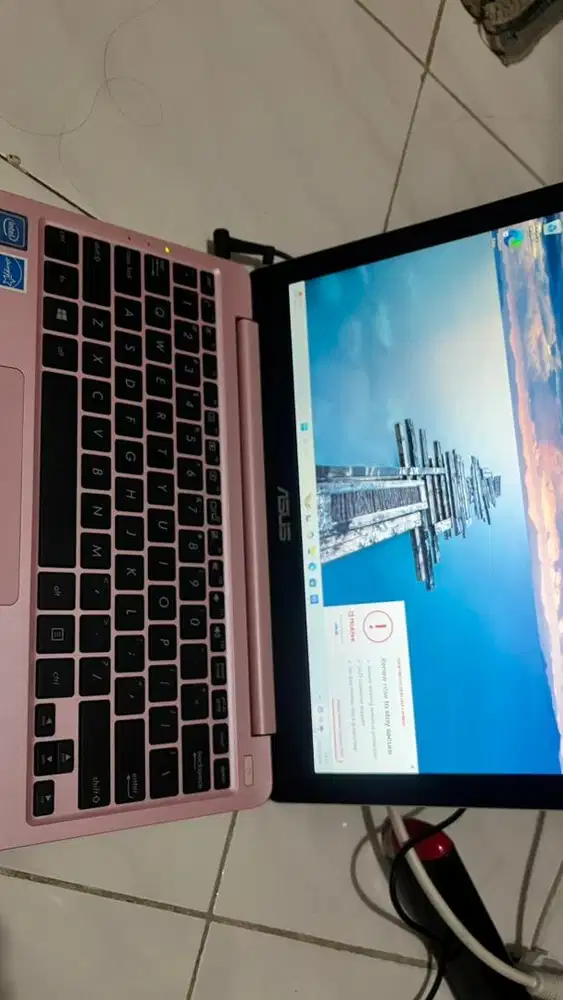 ASUS VivoBook E203MAH Pink RAM 4GB Win11, ringan, normal, charger ori