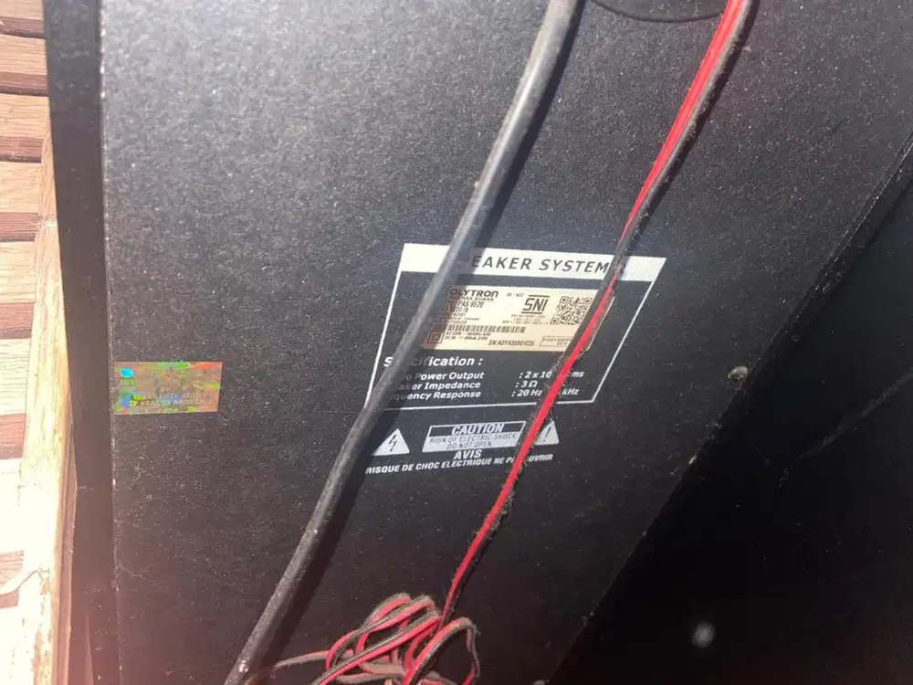 Di jual speaker bluetoth pollytron nya masih segelan