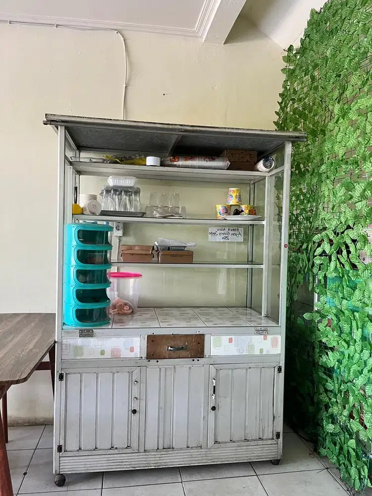 Etalase warung nasi