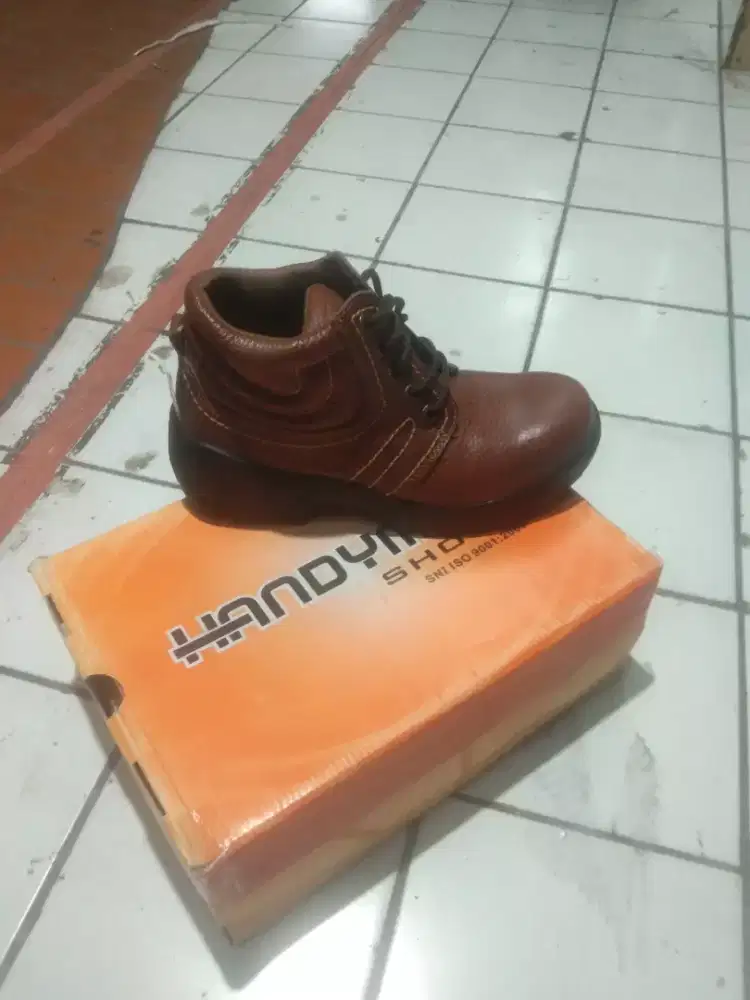 Sepatu safty handyman