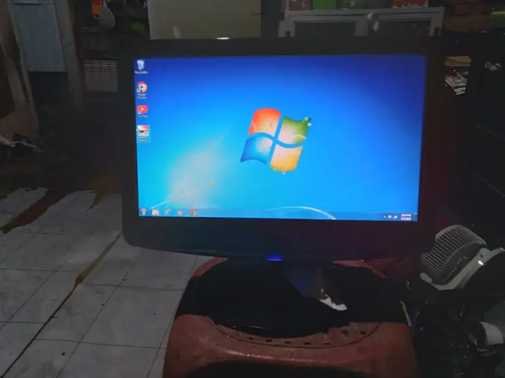 monitor LCD samsung 16inch kondisi normal