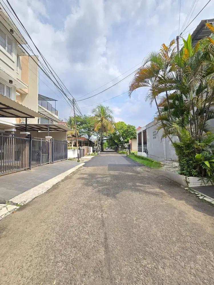 HOT SALE!!!KOS SIAP HUNI LUAS LOKASI STRATEGIS COCOK UNTUK INVESTASI