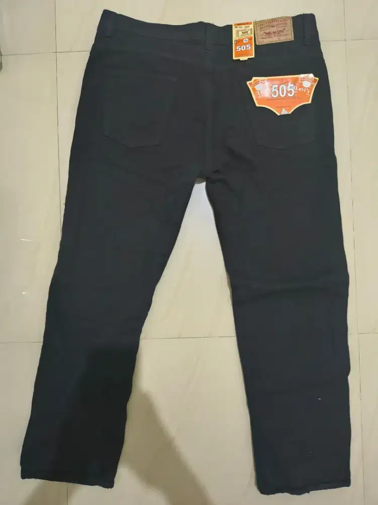 Dijual Cepat!!! Celana Jeans Pria Hitam & Biru