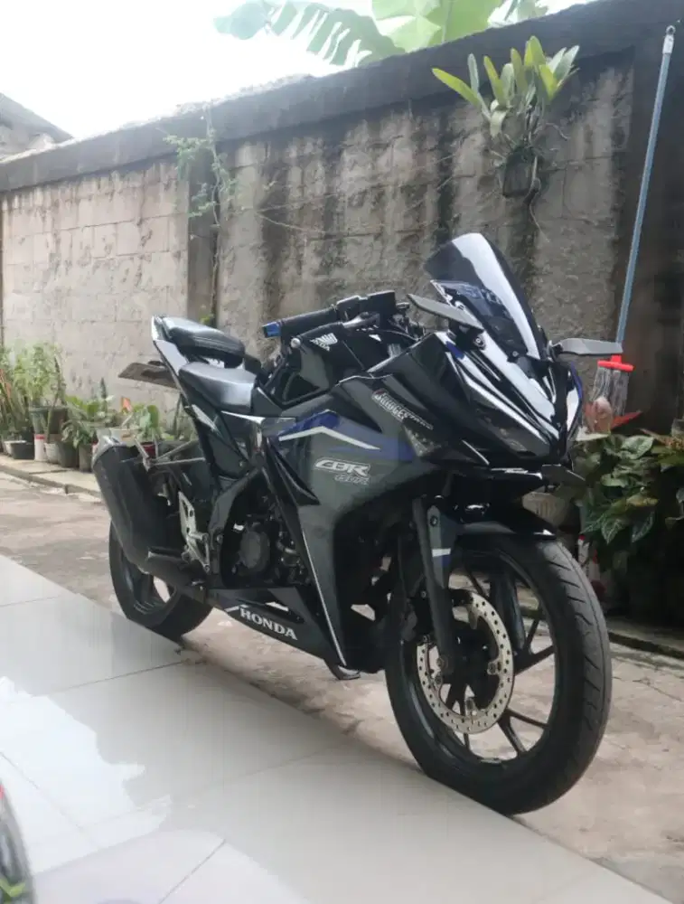 Honda cbr 150r tahun 2017