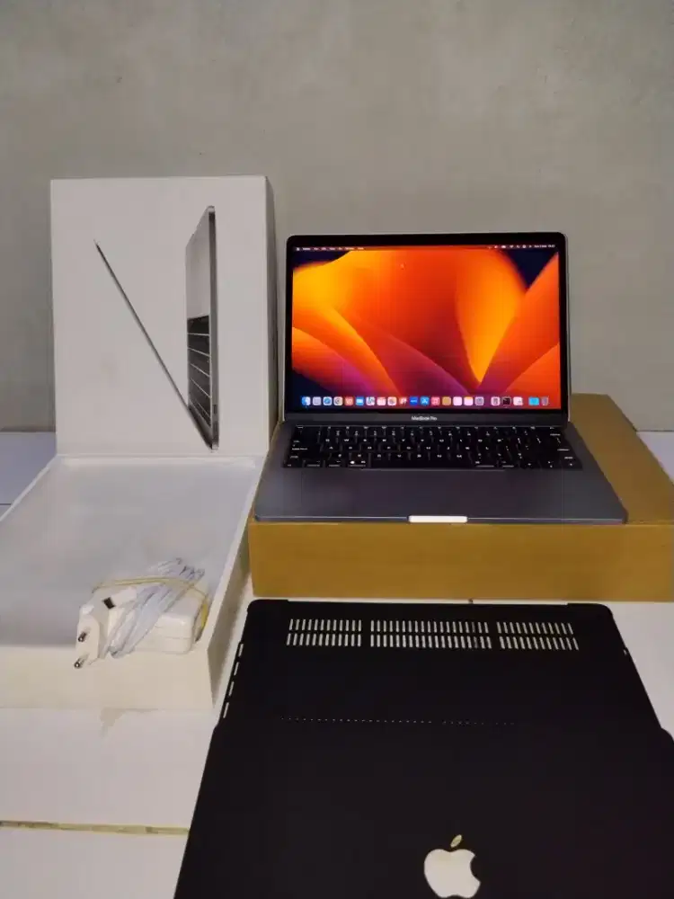 [BH100%] MacBook Pro 2017 i5 13 Inch Silver Grey