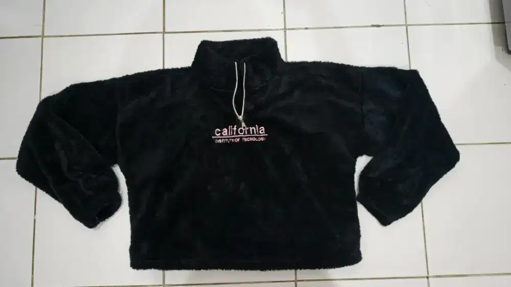 Sweater bulu tebal