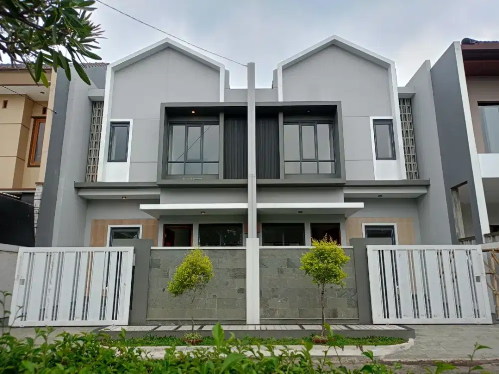 Dua Unit Rumah Baru Mewah Di Mainroad Jl Soekarno Hatta Komplek Aria Graha
