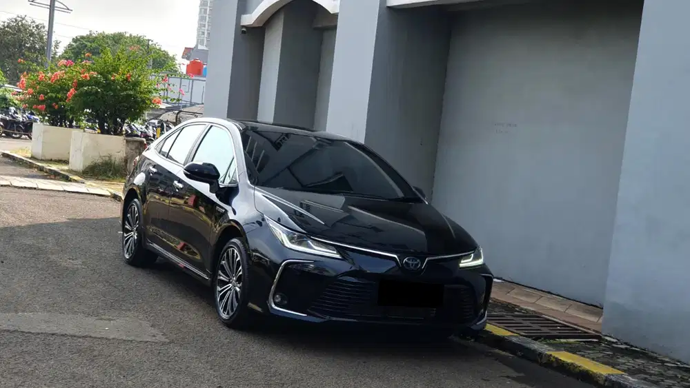 [ ANTIK LOW KM ] Toyota Corolla Altis 1.8 AT Hybrid Hitam AT 2021/2022