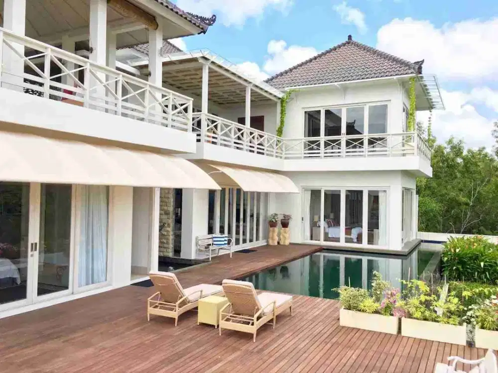 DIJUA VILLA MEWAH ELEGAN DAN LUAS  DI LOKASI PREMIUM BALANGAN