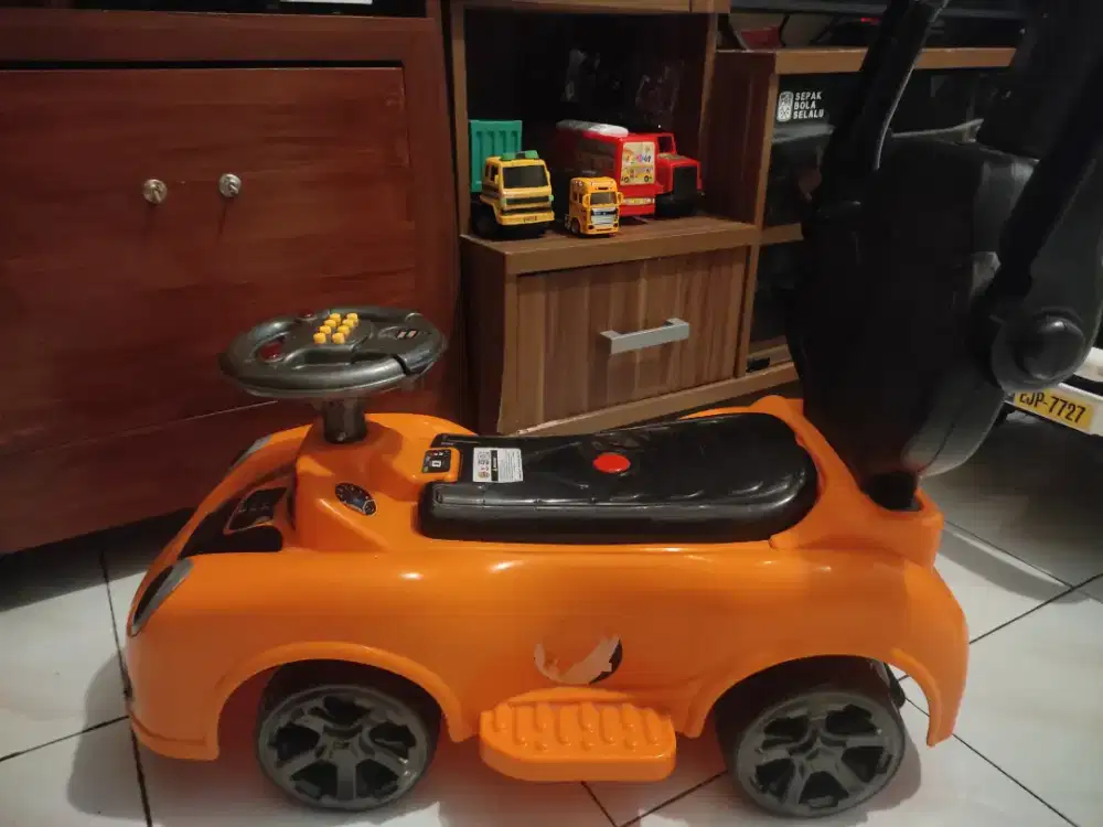 Mobil mainan anak