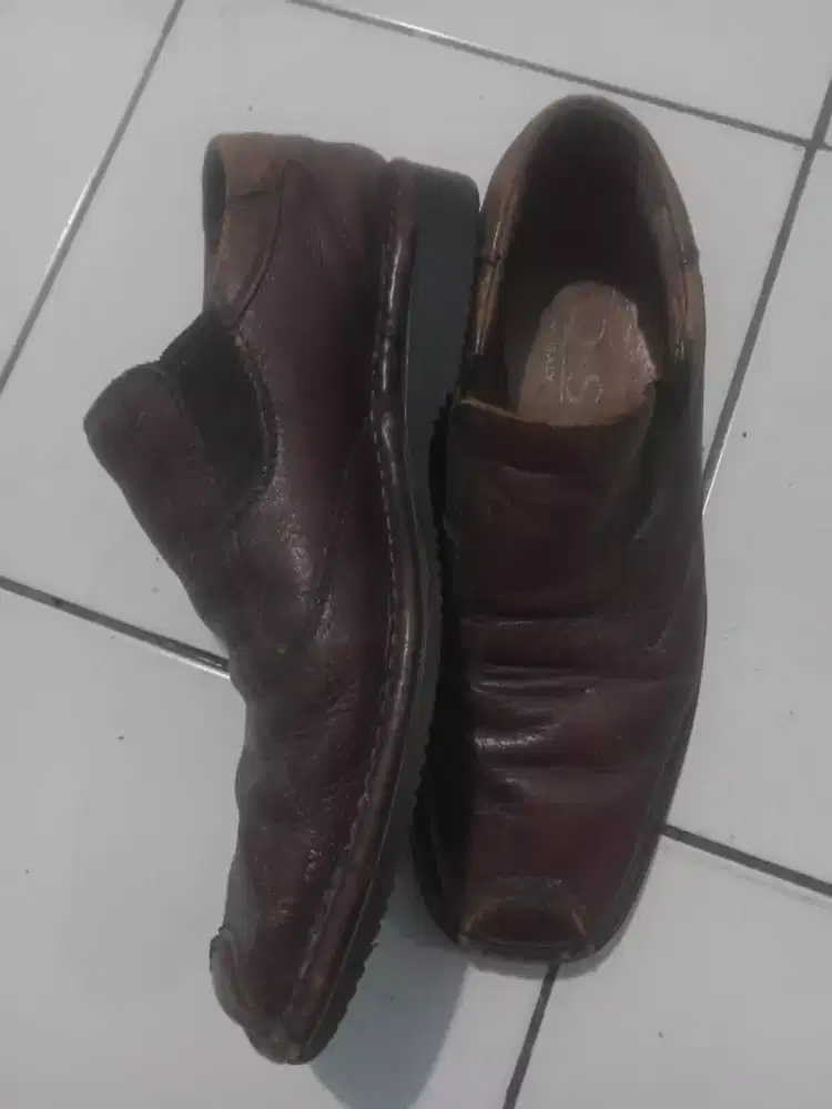 Sepatu kulit cocok buat kekantor,jalan2,dll