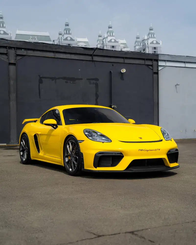 Porsche 718 Cayman GT4 2021