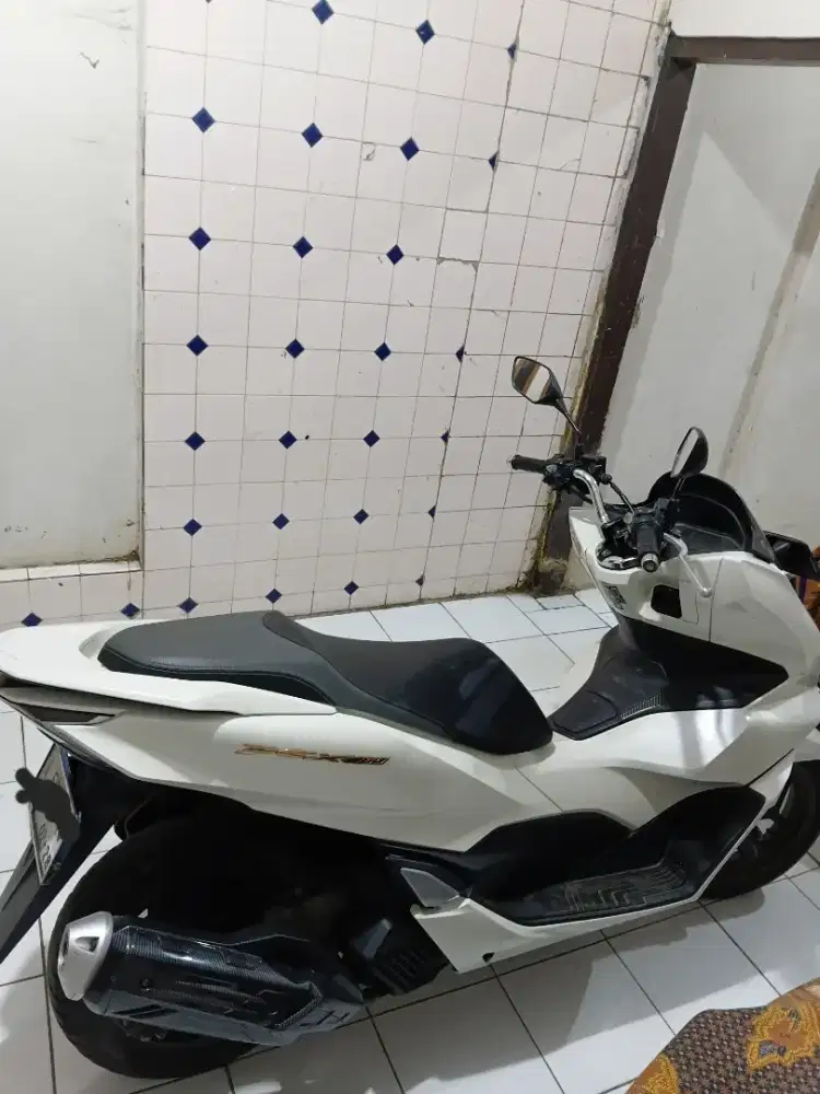 Honda pcx160 2023 abs putih