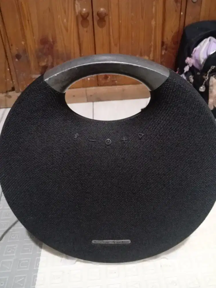 Harman/kardon studio5 portable bluetiooth speaker.