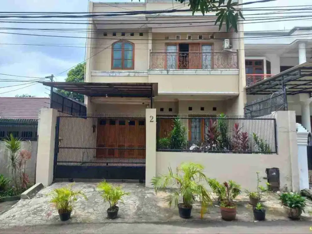 RUMAH BAGUS SHM KEBON JERUK JAKARTA BARAT