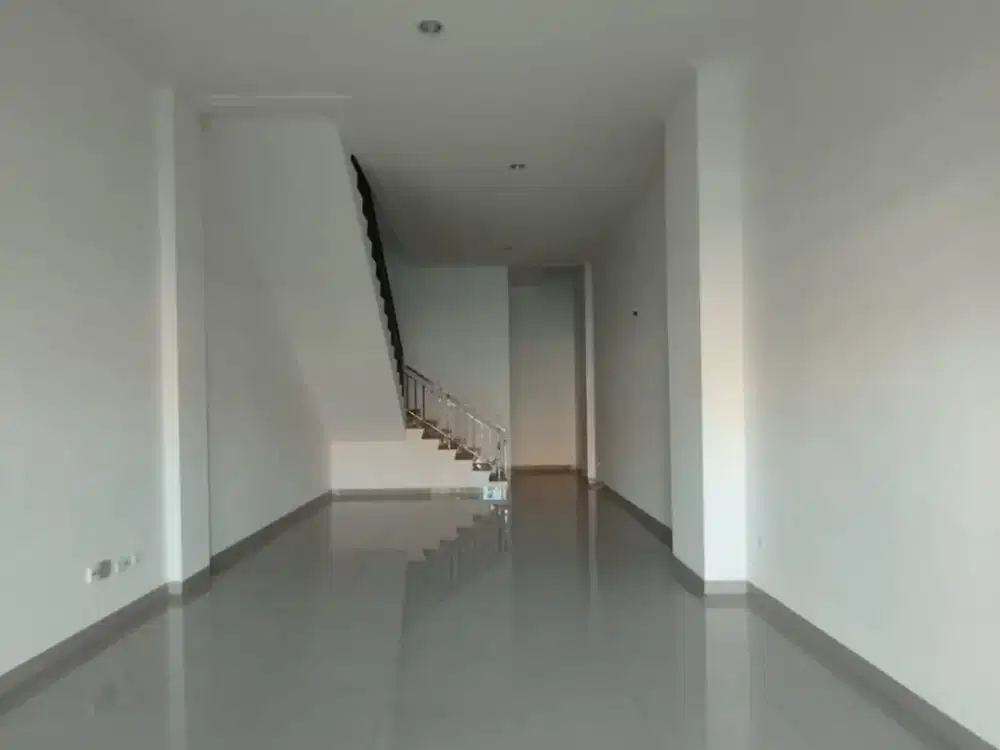 Dijual Ruko La Riviera,Pik 2,Boulevard,Uk 4.5X15m,3 Lantai, Harga:6.5 M Nego