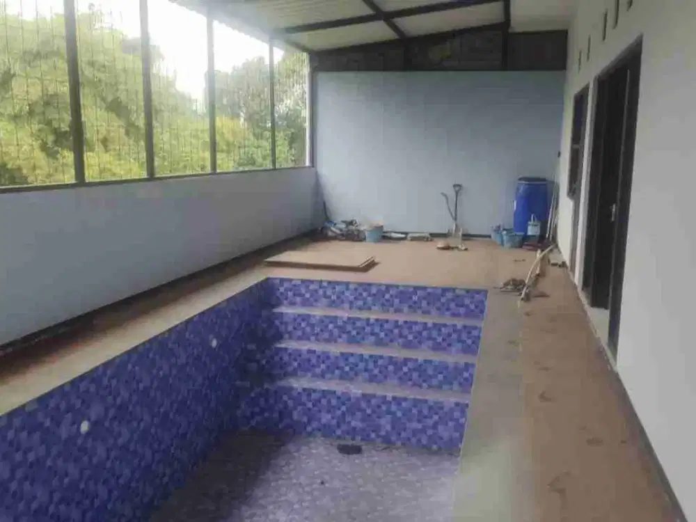 Ada kolam renang siap huni di taman Kopo Katapang