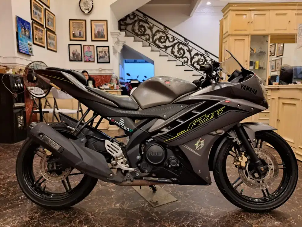 DIJUAL CEPAT MOTOR RAWATAN R15 TH 2017 SURAT HANYA BPKB MESIN ADEM ORI
