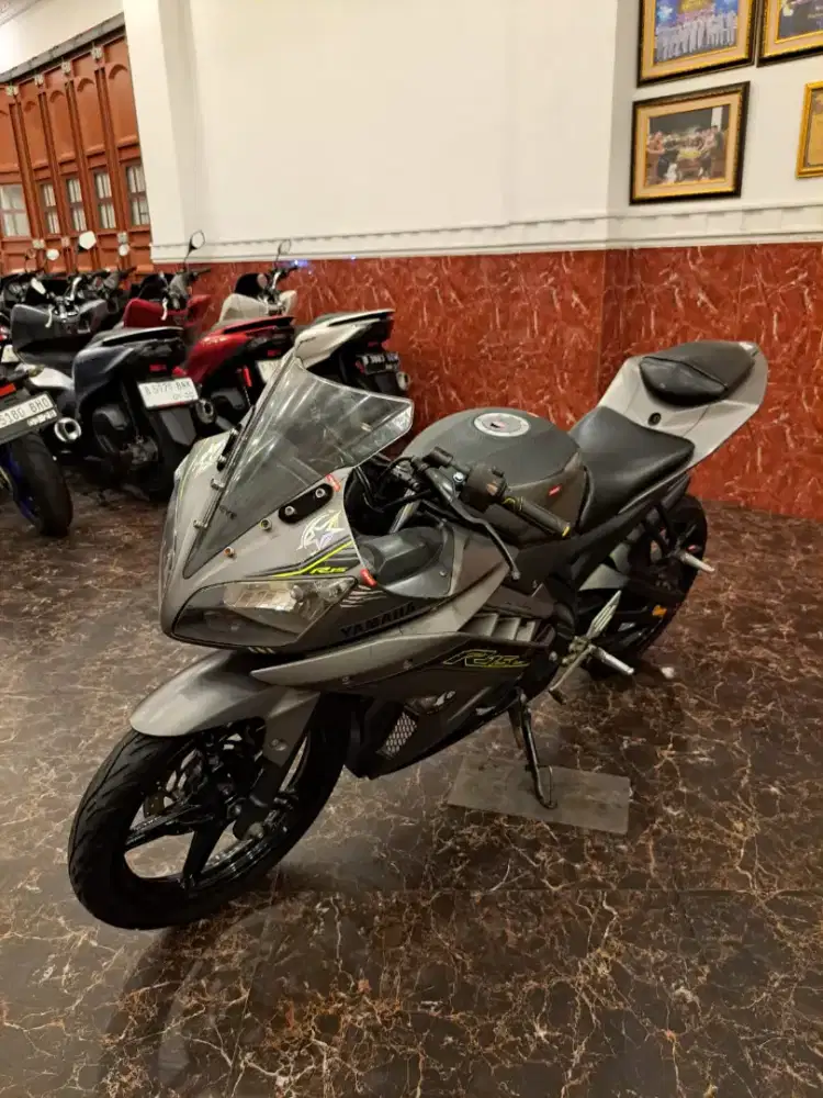 DIJUAL CEPAT MOTOR RAWATAN R15 TH 2017 SURAT HANYA BPKB MESIN ADEM ORI
