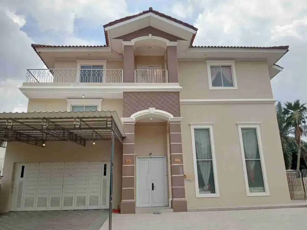 Dijual Rumah Mewah Elegan di Beverly Golf Lippo Central