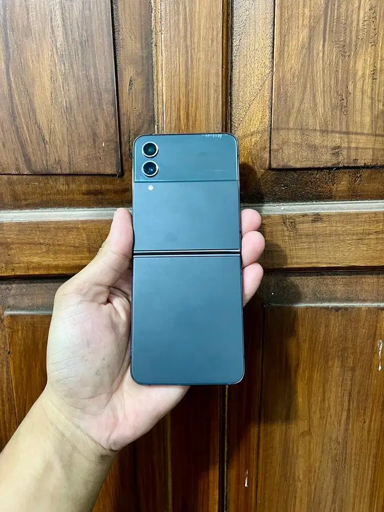 Samsung Z Flip 4 5G 8/256gb SEIN Mulus
