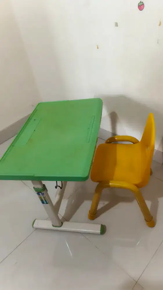 Meja Belajar Anak