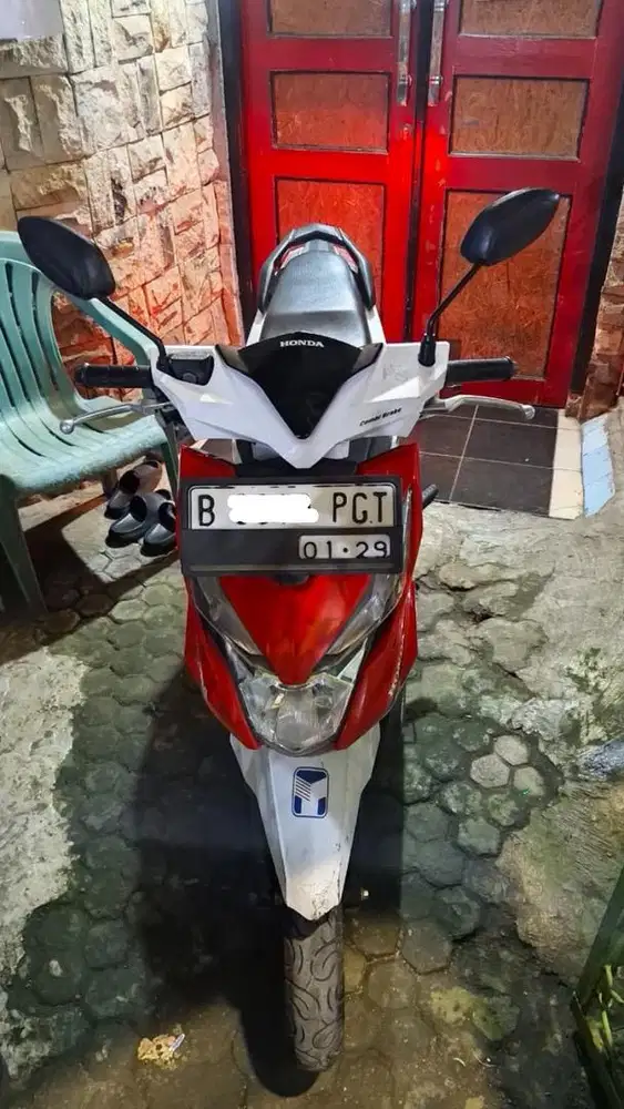 DIJUAL CEPAT HONDA BEAT TAHUN 2019( MESIN HALUS, SURAT LENGKAP )