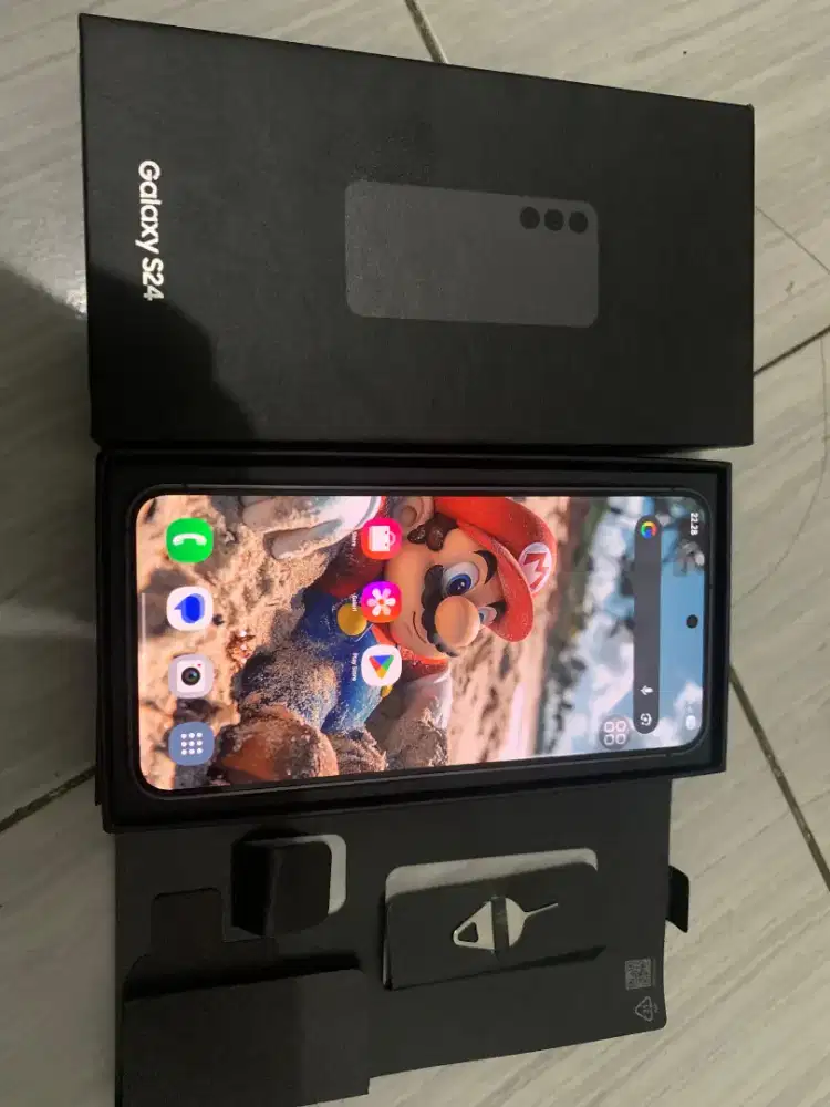 Dijual samsung S24 onyx black fullset, kondisi 99% seperi baru