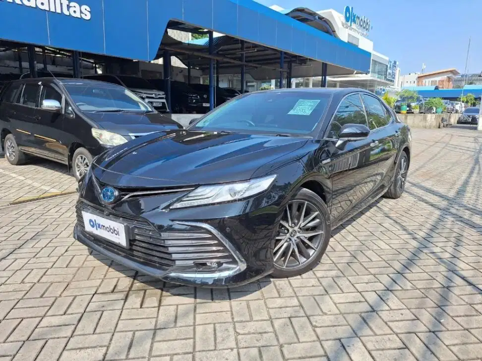 DP RENDAH Toyota Camry 2.5 Hybrid-AT 2021 NRES