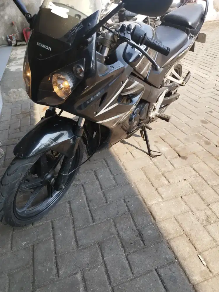 Honda CBR 150 CBU THAILAND 2008 LOW KM (PRIBADI)
